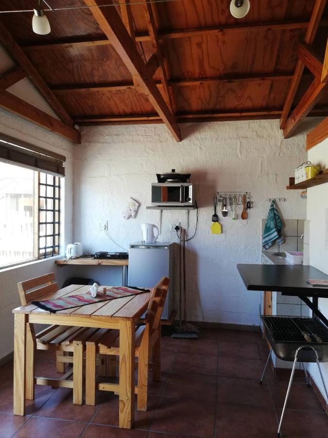 Walvis Bay Backpackers & Self-Catering Apartment Екстериор снимка