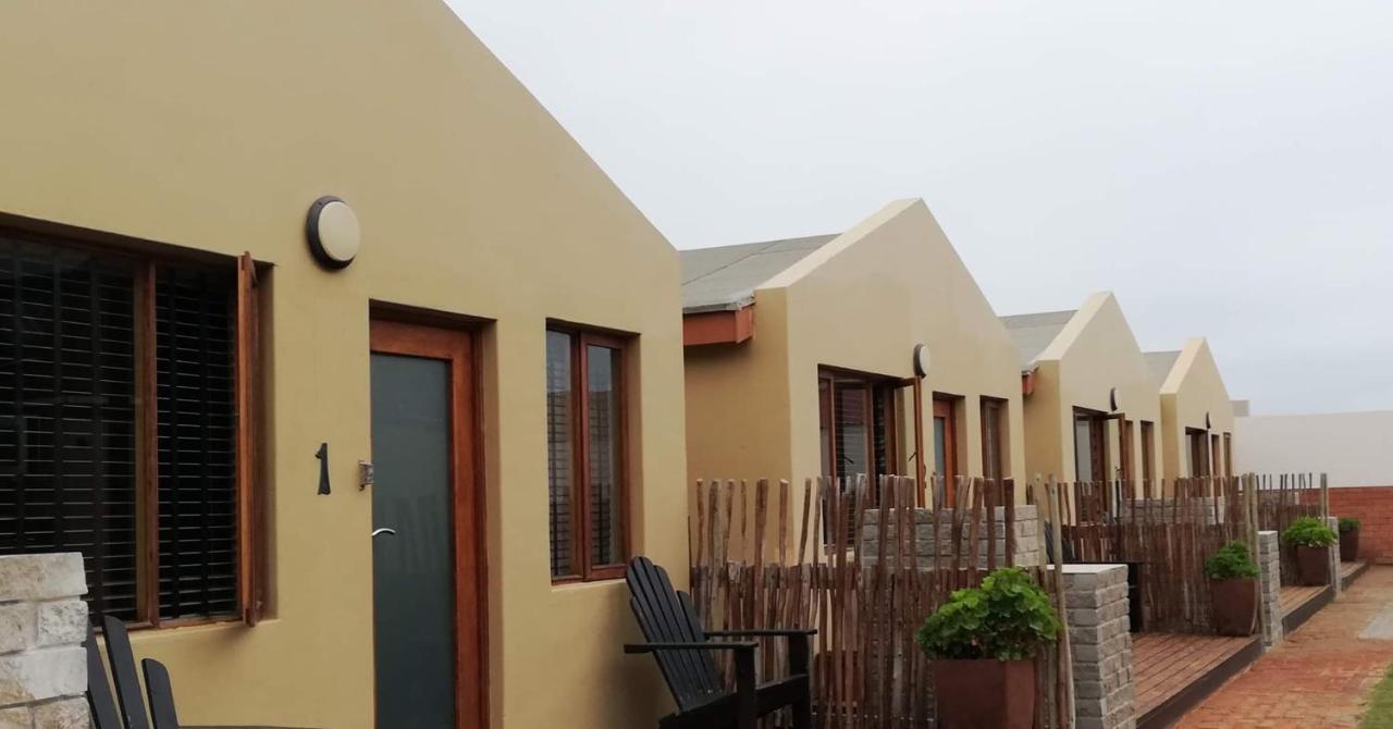 Walvis Bay Backpackers & Self-Catering Apartment Екстериор снимка